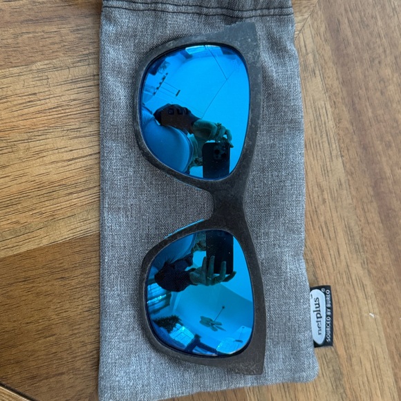 Women’s Costa Caldera Sunglasses - Picture 1 of 3